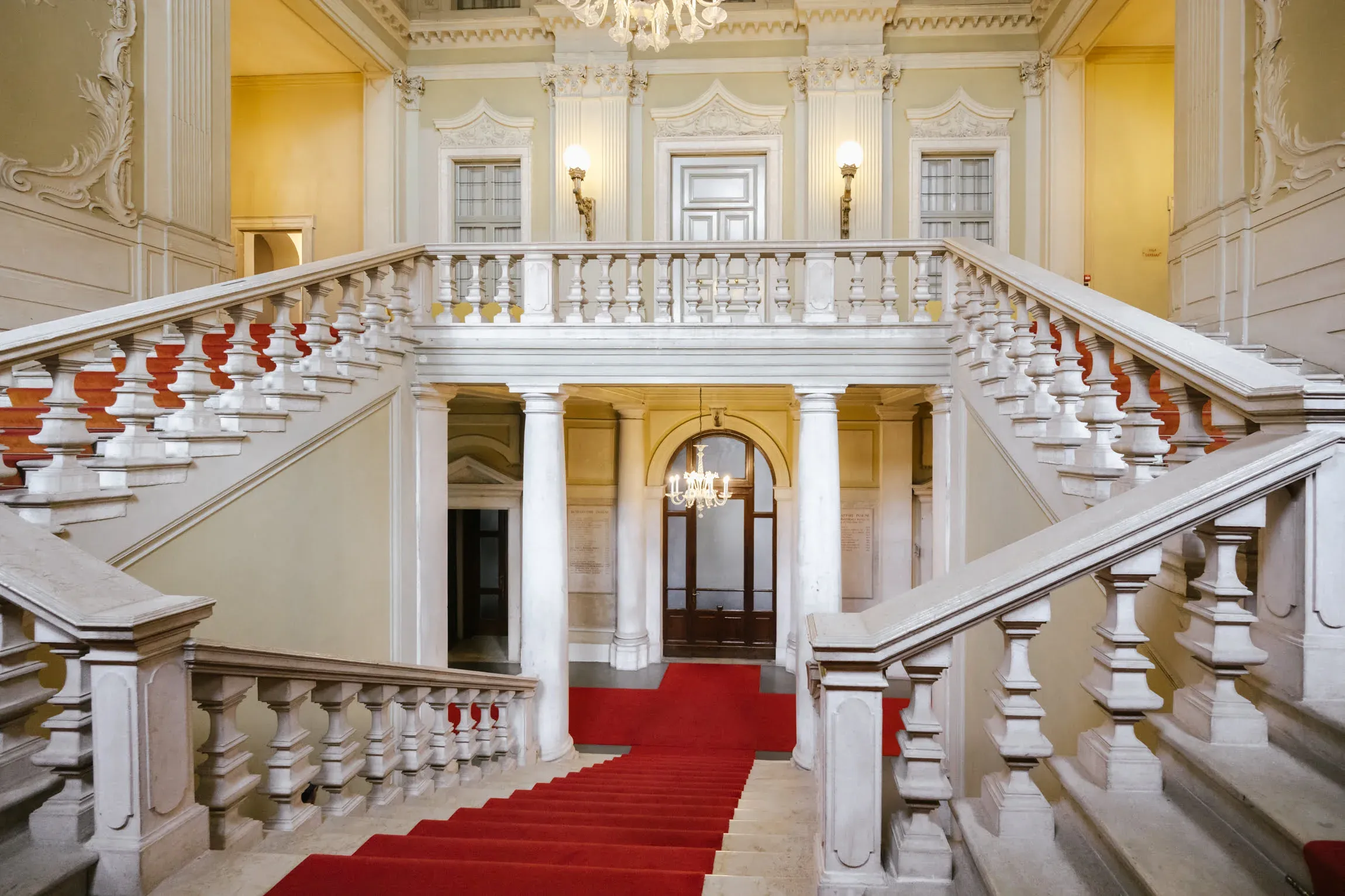 centro-paolo-vi-la-struttura-scale