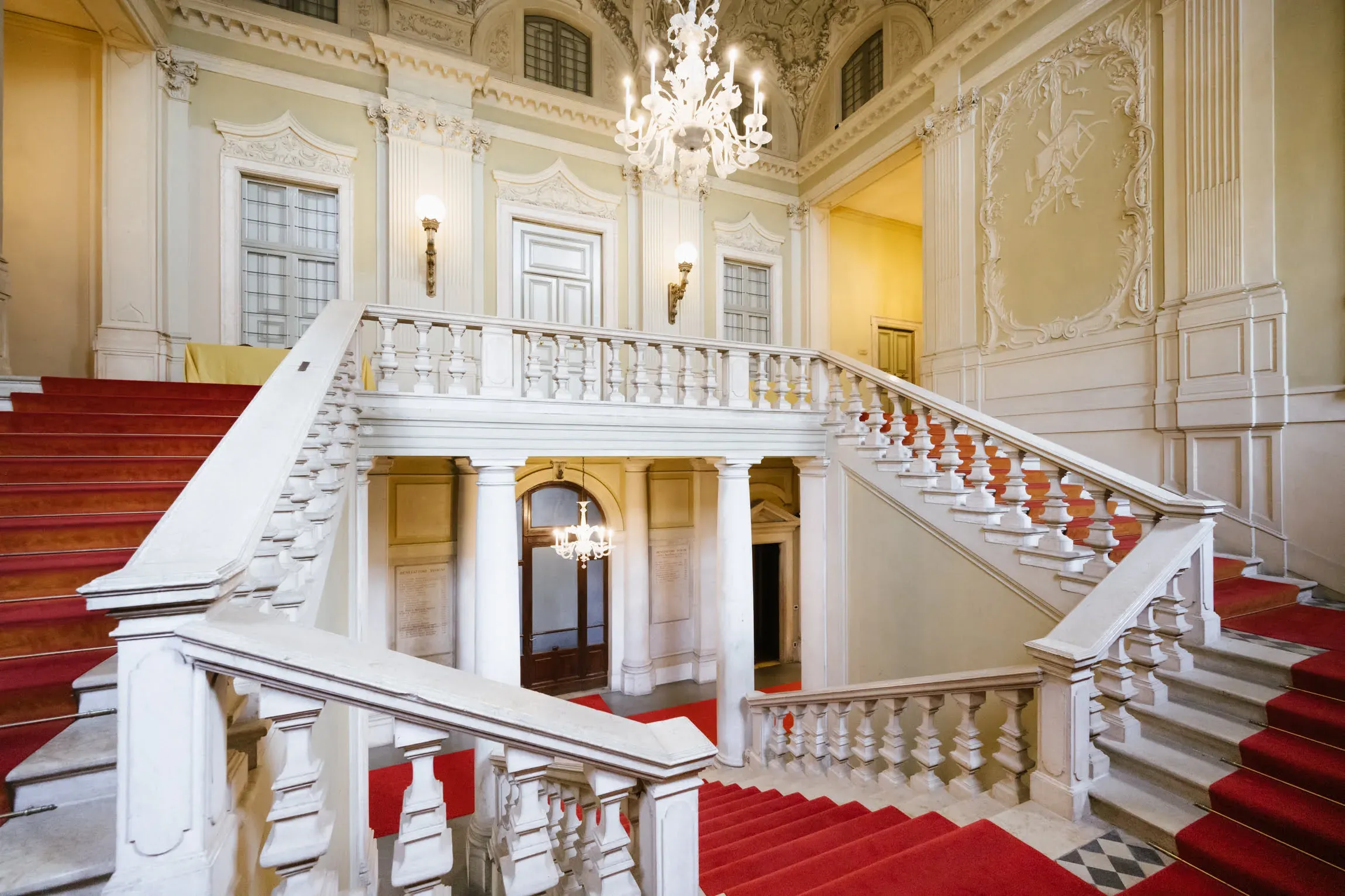 centro-paolo-vi-struttura-palazzo-gambara-scale-maestose